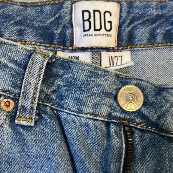 BDG Medium Wash Mom Jeans Size 27 - Picture 4 of 4